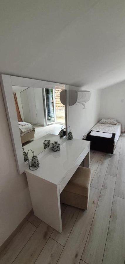 Sea Side Apartment Kotor Exterior photo